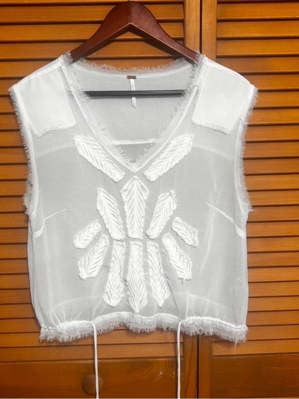 Free people Women's White Sleeveless Embroidered V-Neck Top S